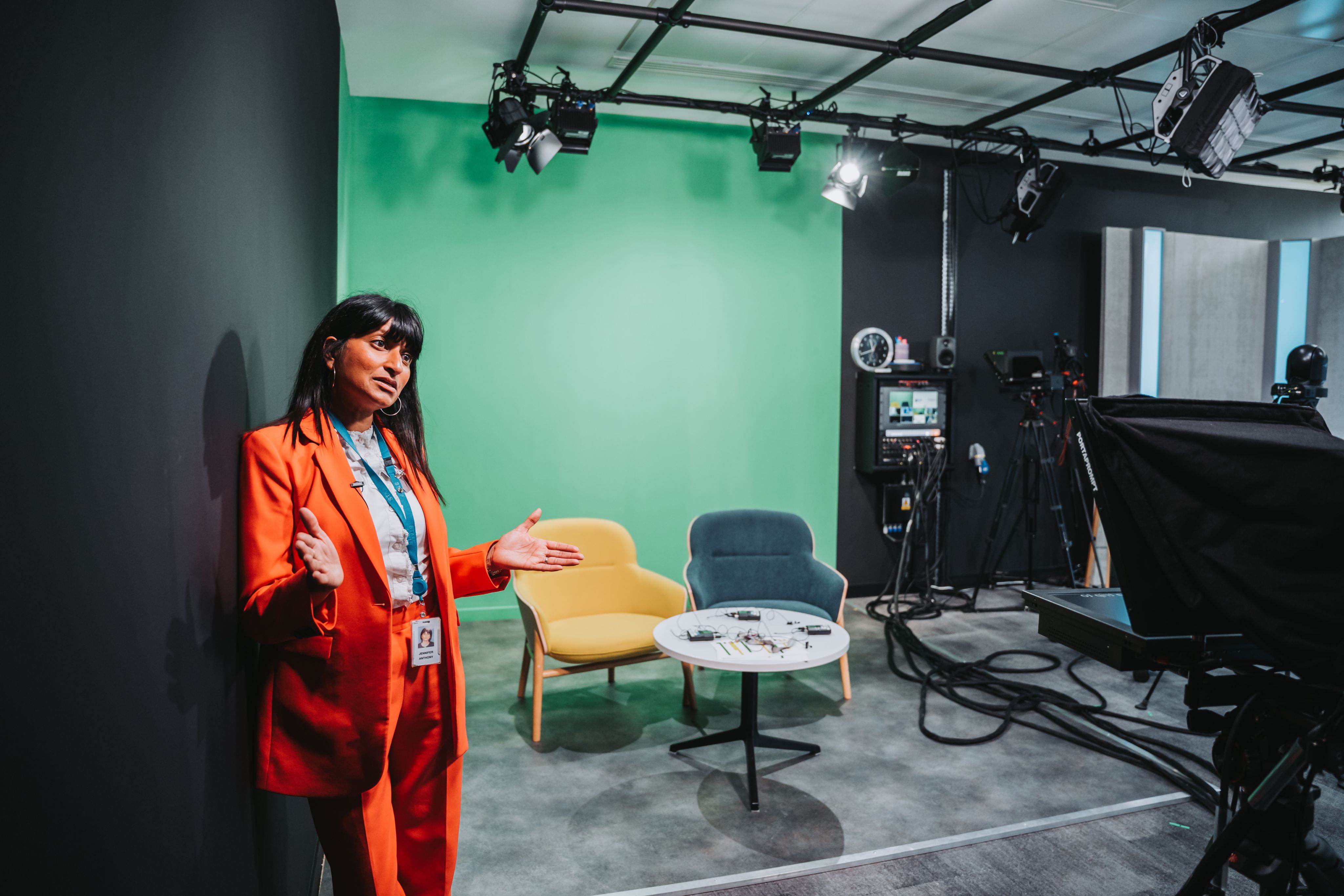 Jennifer Anthony, Elekta Director of Global Customer Engagement, hosted the young people in the digital media suite